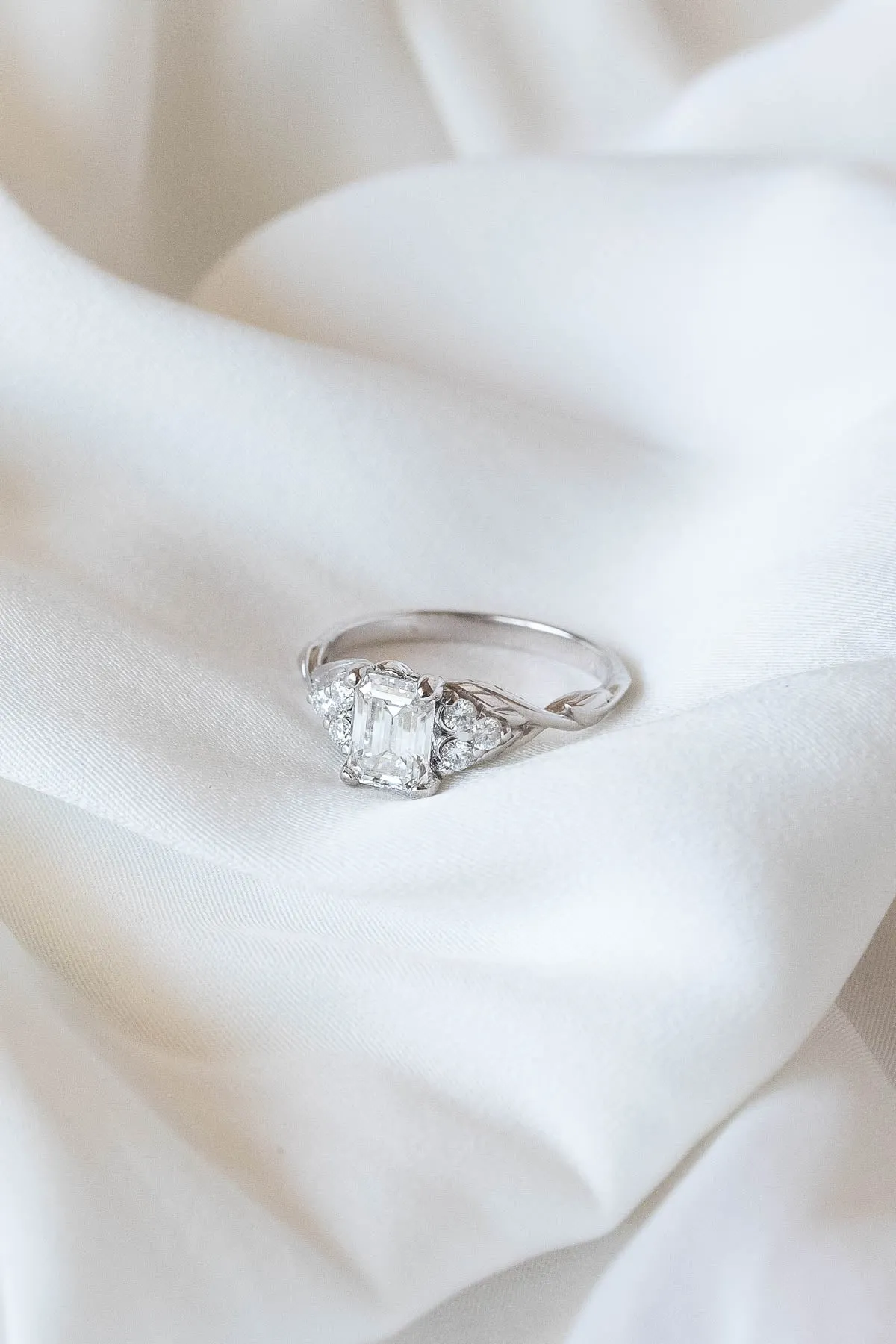 Gloria | emerald cut engagement ring setting