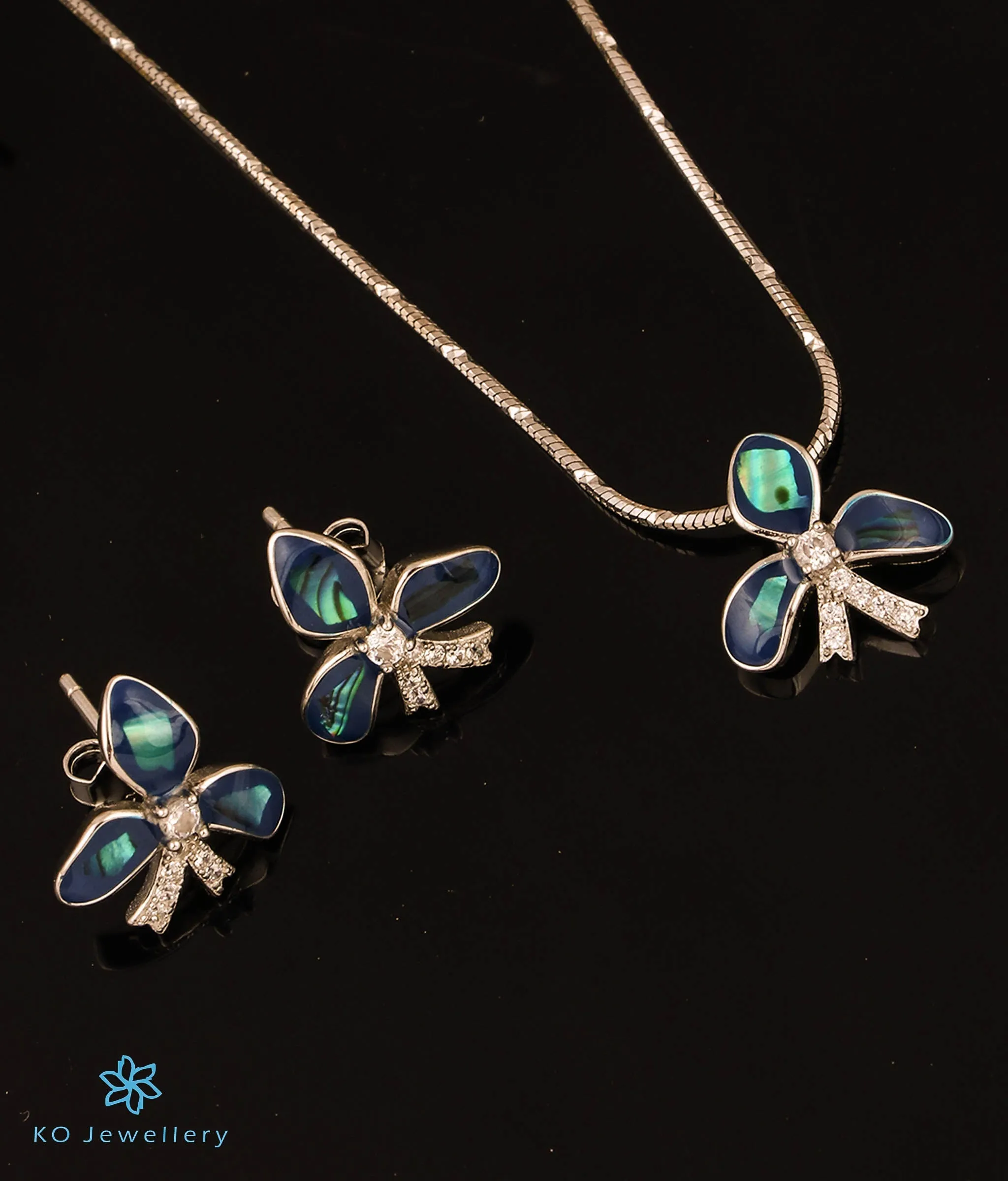 The Blue Flower Silver Pendant Set